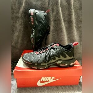 NIKE AIR MAX PLUS TN ULTRA size 9